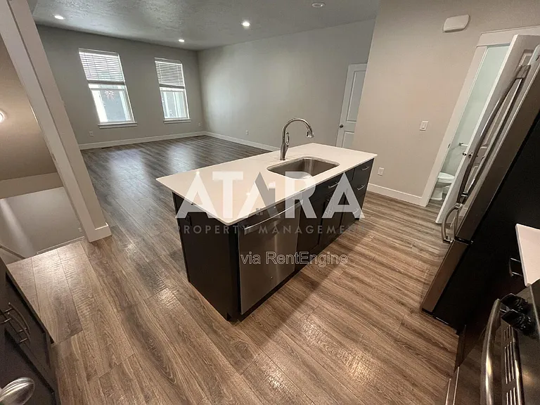 291 E Grace Ln — Photo 11