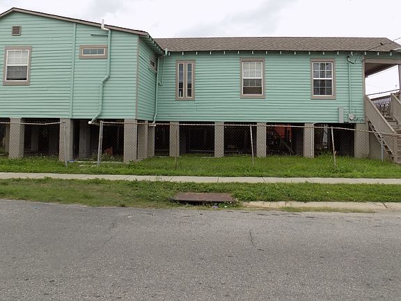 3rd image of 2402 Touro St