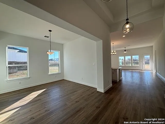 4 bed, 2477 sqft, $3,100 — Photo 3