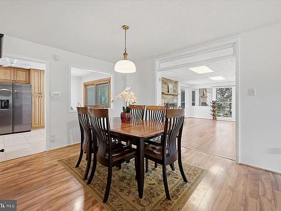 5th image of 12847 Holiday Ln