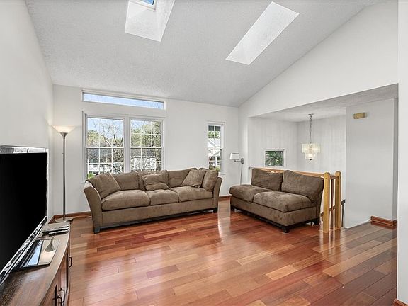 5th image of 121 Clearbrook Dr