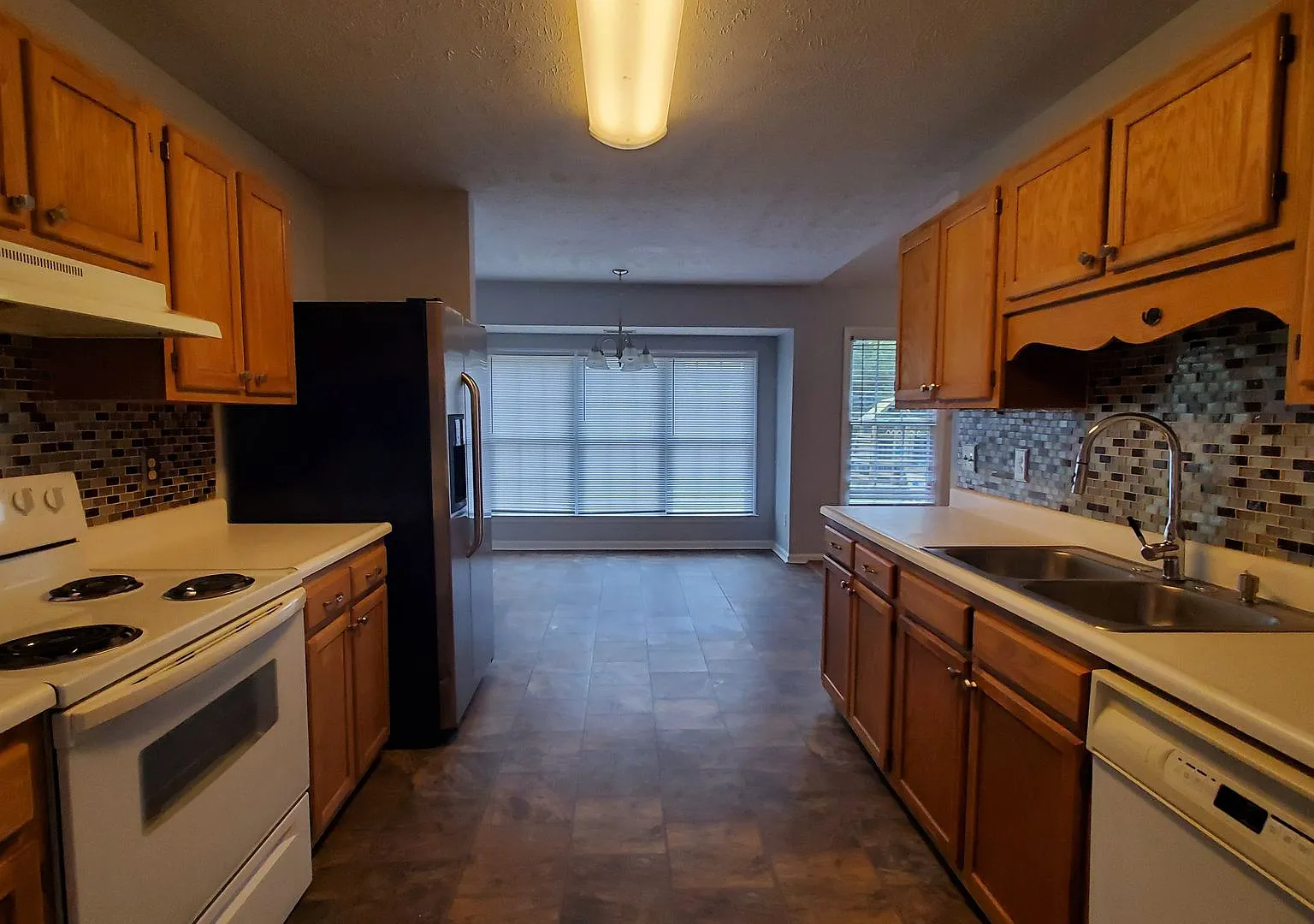 2823 Franzia ~ Birch Creek ~ Two Weeks Off The First Full Months Rent!! — Photo 4