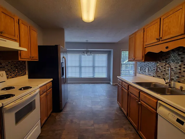 2823 Franzia Dr — Photo 4