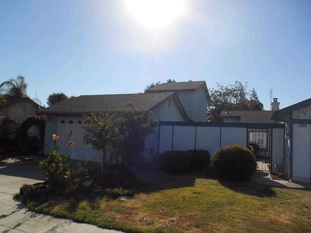 2nd image of 2663 N Selland Ave