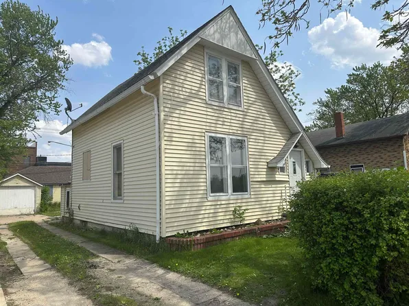 111 1st Ave SW, Oelwein, IA 50662
