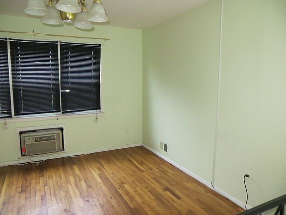 2nd image of 435 Hanover Ave