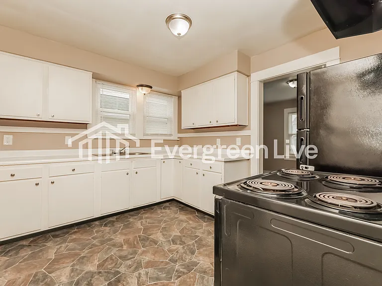 1681 Meriline Ave — Photo 6