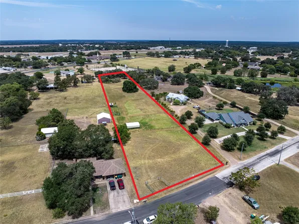 E Roitsch Ln, La Grange, TX 78945