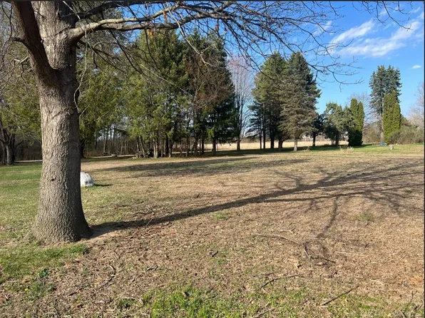 24496 Renata Dr, Macomb, MI 48042