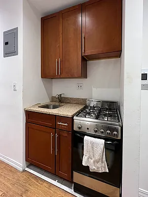 Rented by SERHANT. | media 17