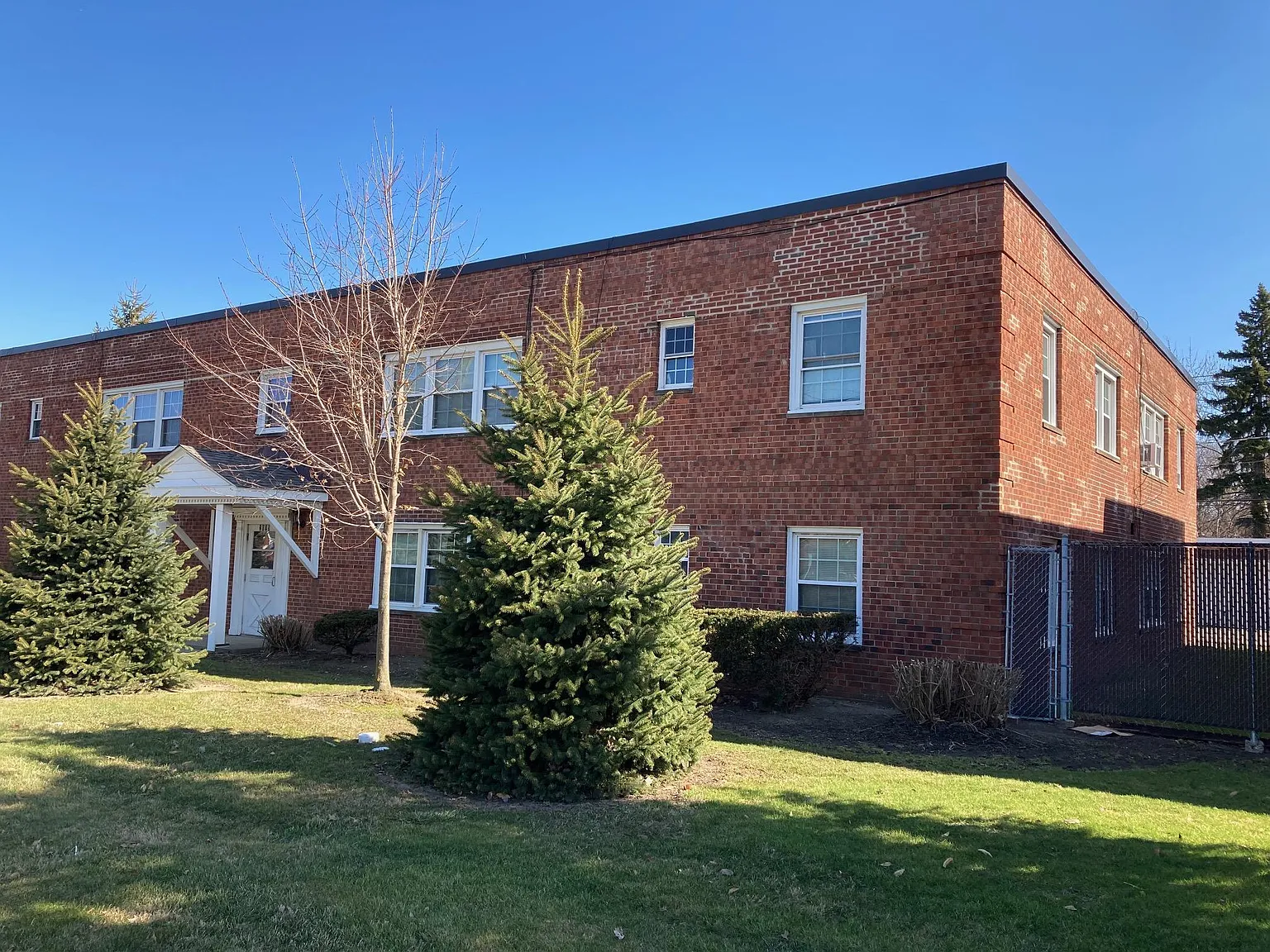 2075 Warrensville Center Rd — Photo 2