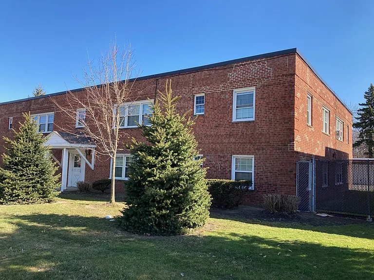 2095 Warrensville Center Rd #C8 — Photo 2