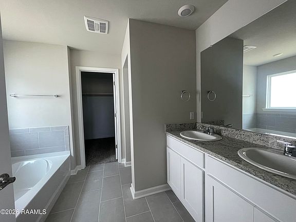 4th image of 102 Esson Dr