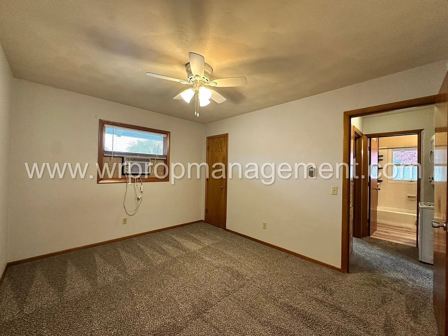 400 Stamm St (LEX) — Photo 4