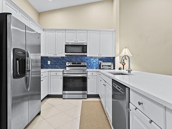 4th image of 237 CORAL TRACE Court