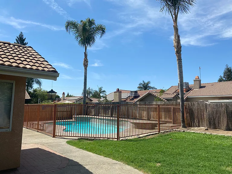 3814 E Paradise Ave — Photo 3