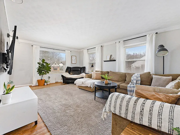 2427 Sinclair Ave NE — Photo 13