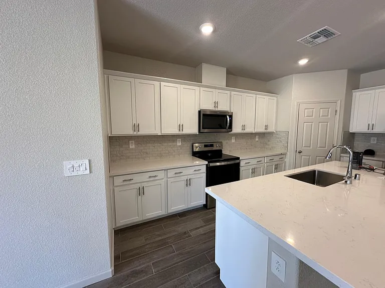 1781 Haines Ave — Photo 5
