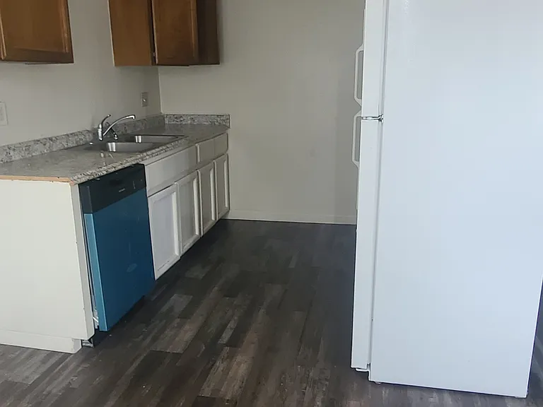 4325 N Chestnut Ave — Photo 3