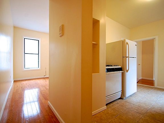 5th image of 621 W 135th St APT 4D