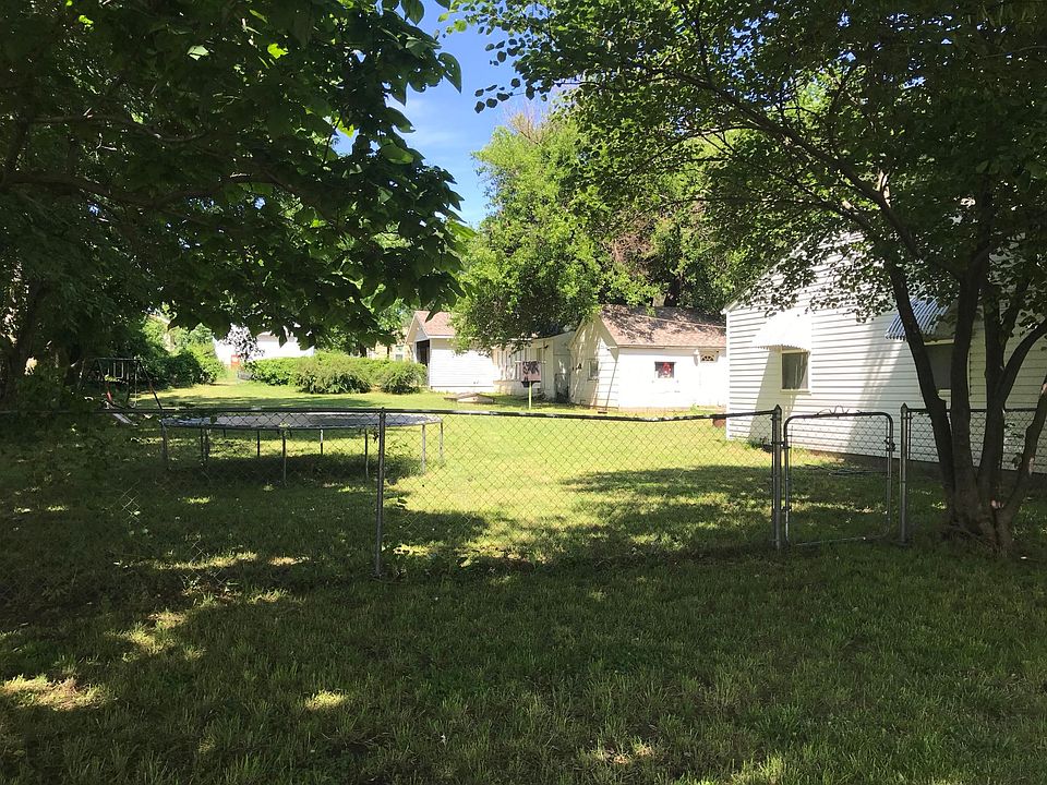 2nd image of 121 N 1st Ave