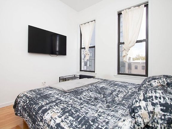 3rd image of 770 Hart St APT 3L