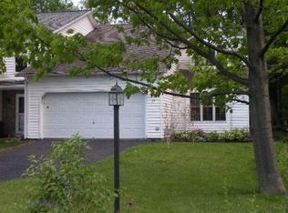 15 Ashwood Ct, Albany, NY 12208