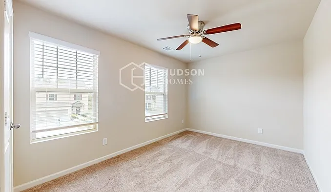 215 Scotland Dr — Photo 18