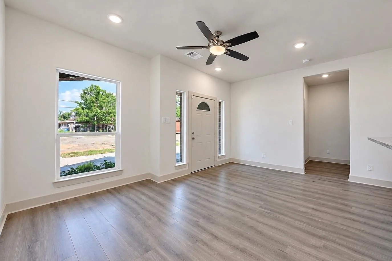 3 bed, 2.0 bath, 1200 sqft, $1,850 — Photo 2