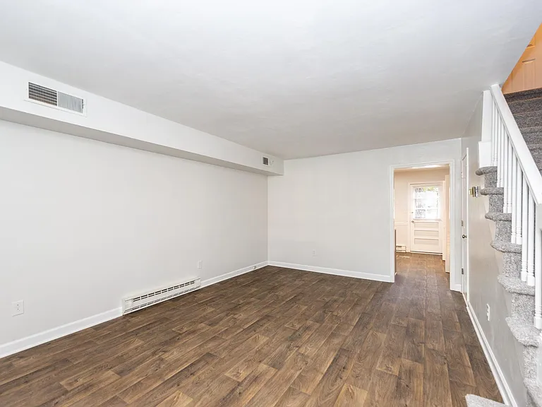 9392 Pine Tree Rd #B — Photo 3