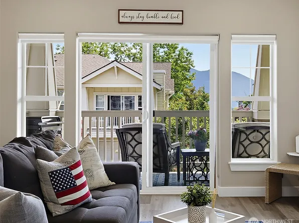 7705 Fairway Avenue SE #204, Snoqualmie, WA 98065