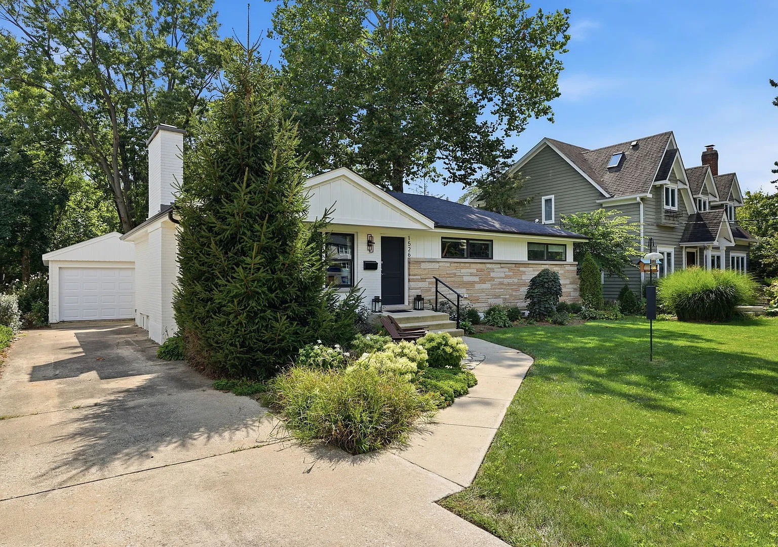 3 bed, 1296 sqft, $3,800 — Photo 4
