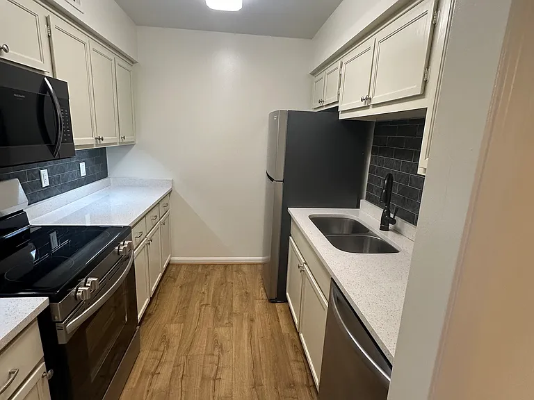 2118 Acklen Ave #21 — Photo 9