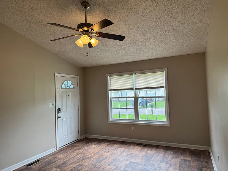 222 Pappy Dr — Photo 3