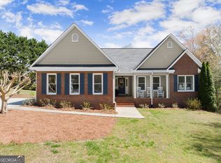 195 Featherwood Dr, Cornelia, GA 30531