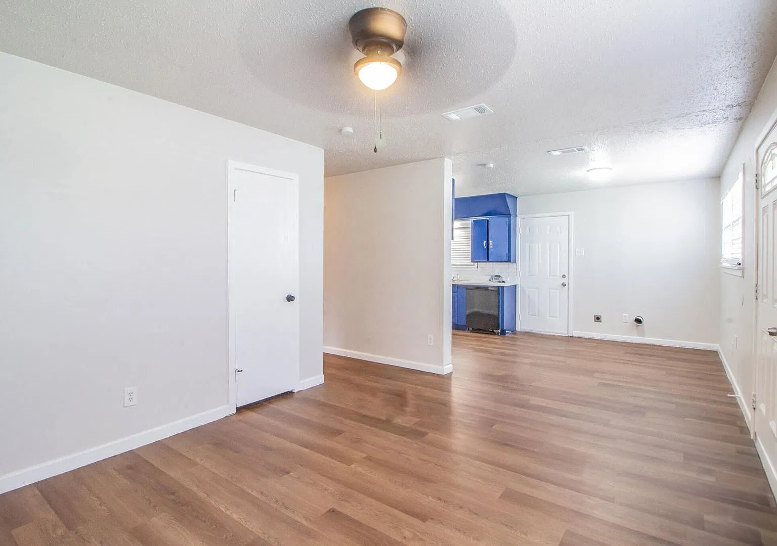 6 month lease 3/1 house — Photo 4