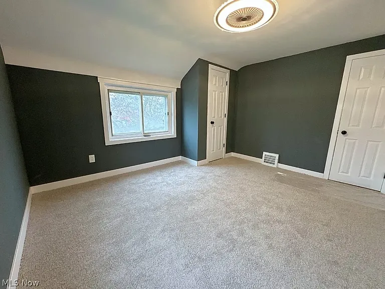 22000 Kenison Ave — Photo 14