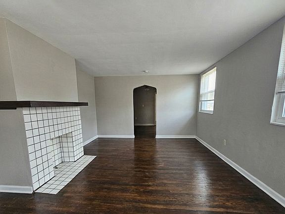 2nd image of 1300 Kelton Ave Floor 1