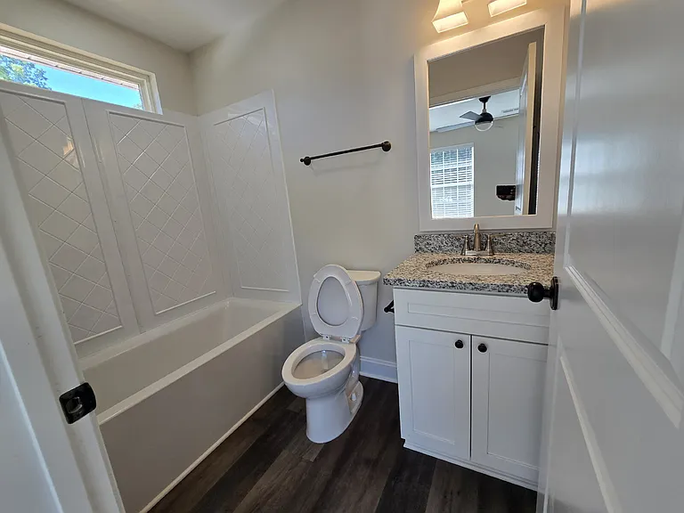 402 Giles St #B — Photo 4