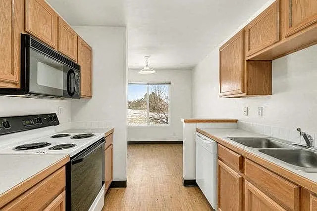 Glenmoor Townhomes — Photo 15