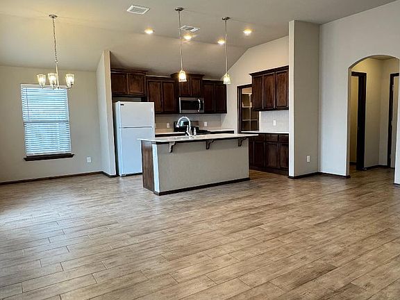 4th image of 18629 Como Dr