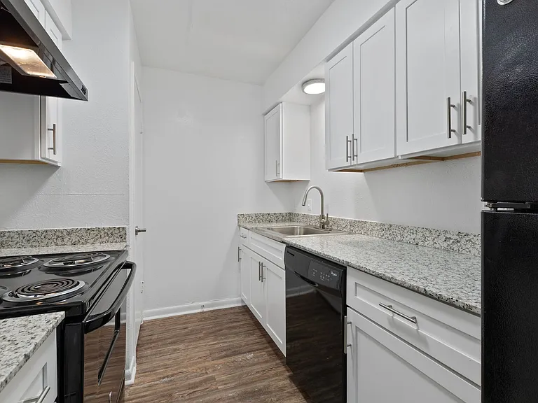 The Village Residences — Photo 31