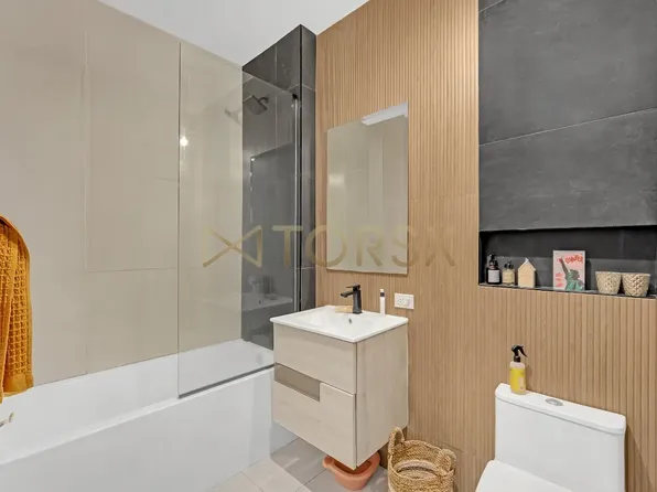 137 Frost Street image 9 of 11