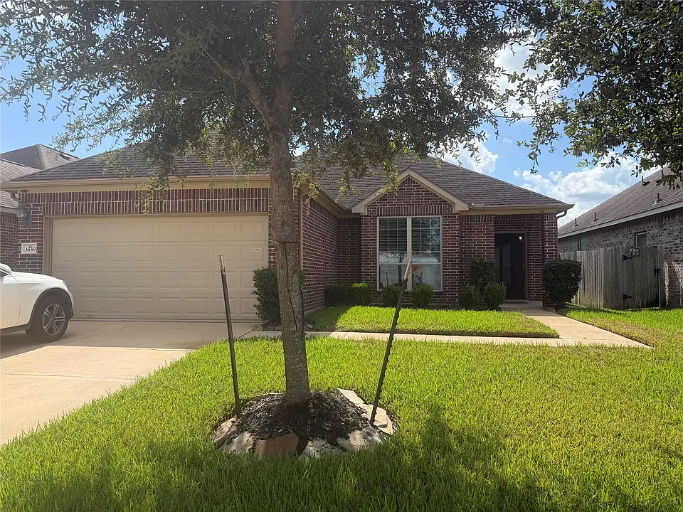 3539 Christopher Dr