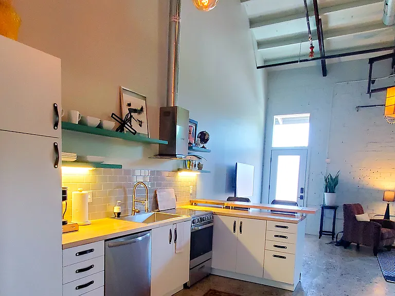 1020 E 6th St #2 — Photo 14