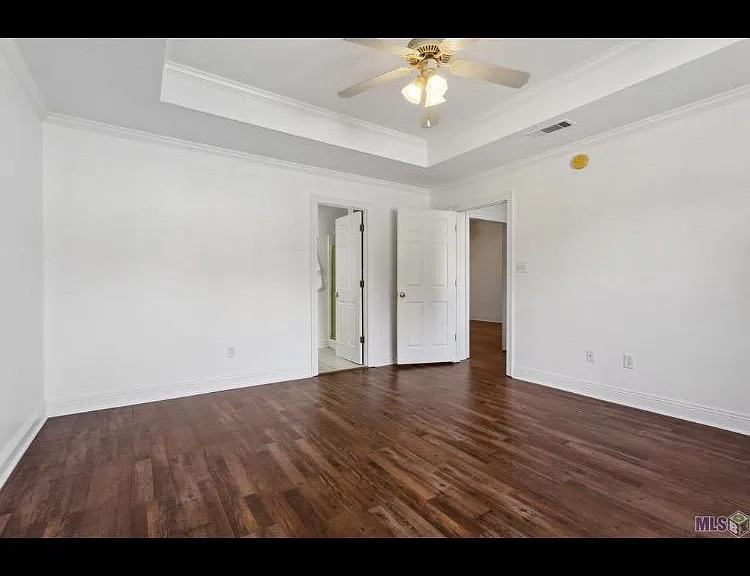 327 Greenhaven Dr — Photo 10