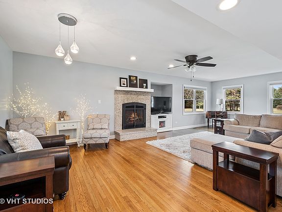4th image of 22765 W Lochanora Dr