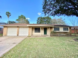 2001 Tupperlake Ln, Bay City, TX 77414
