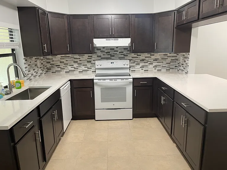 2051 Cove Ln — Photo 7