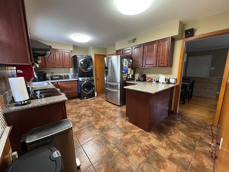 5137 Whitehall Ave — Photo 6